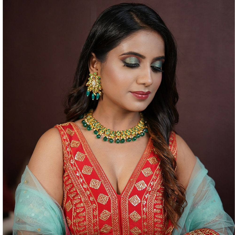 Modern luminous glam makeup look by Showstopper by Simran