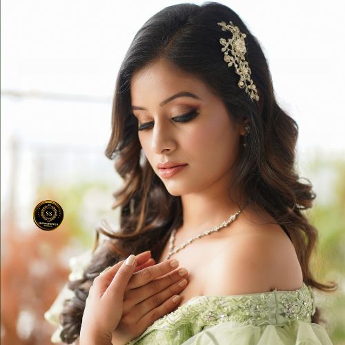 Festive makeup look by Showstopper by Simran